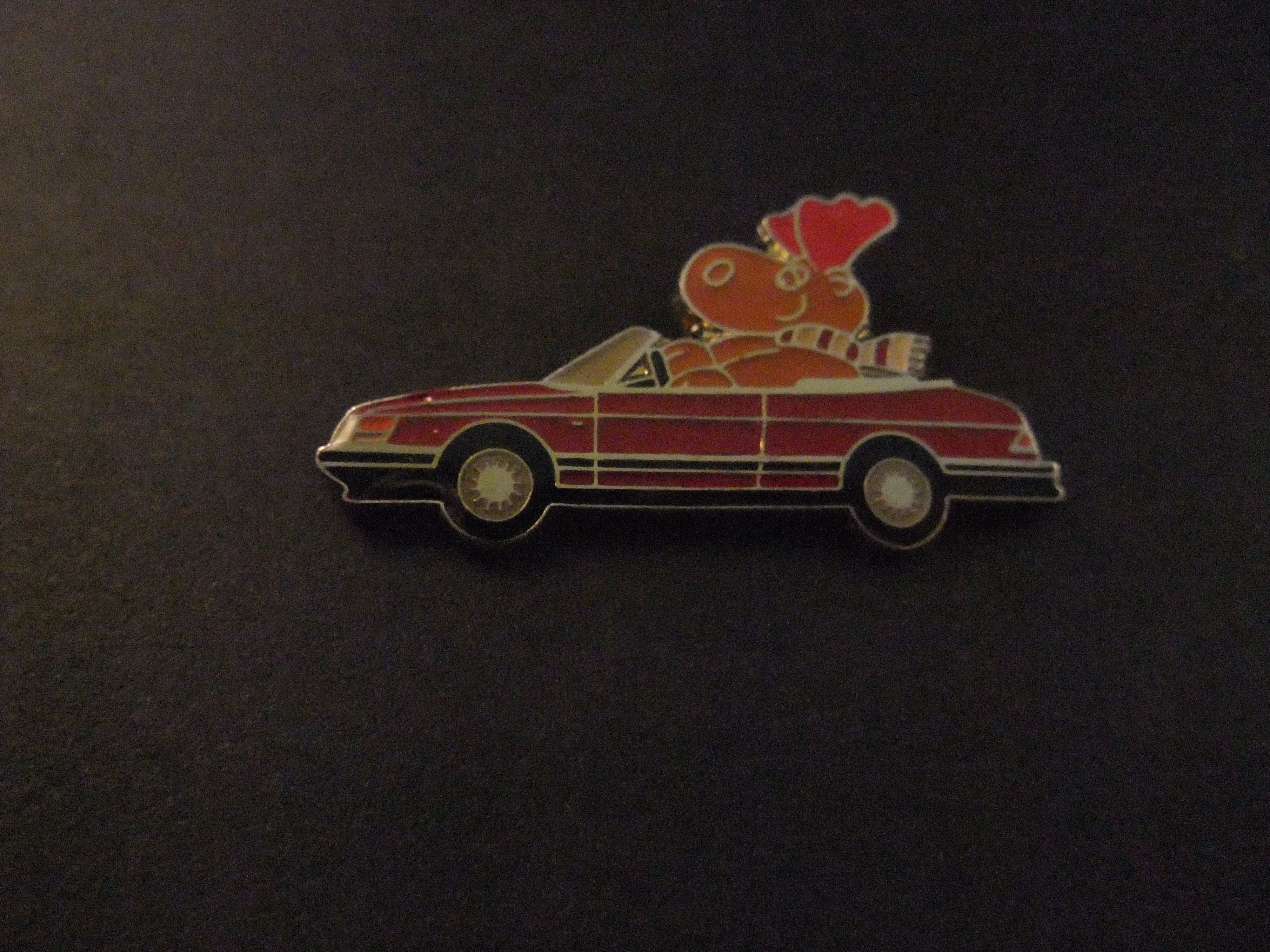 Saab 900 Turbo Cabrio cabriolet 1987-1993 rood ( bestuurder een Eland)